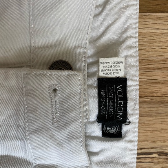 Volcom shorts - Picture 3 of 4